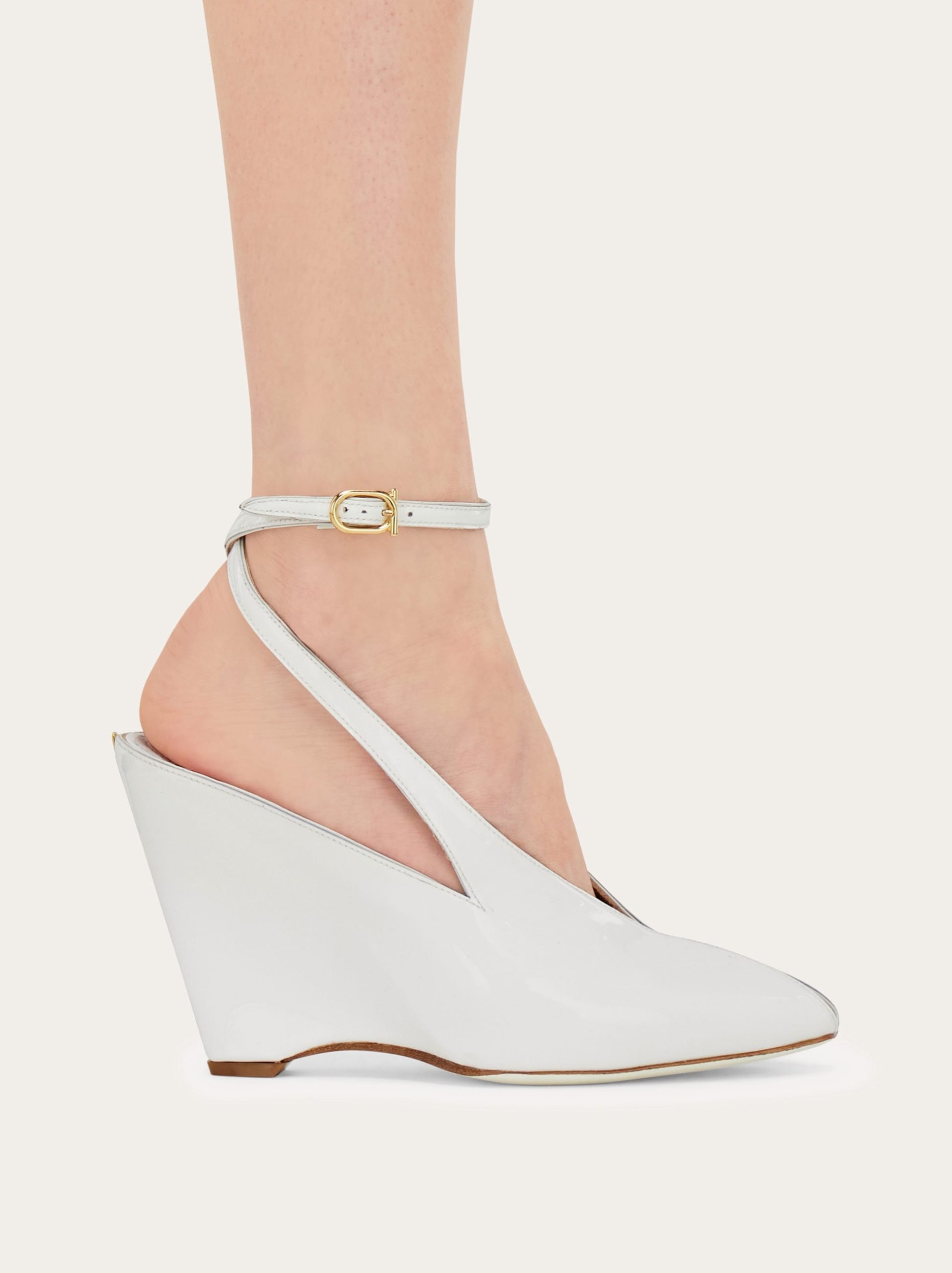 Ferragamo Peep toe wedge sandal - Image 5